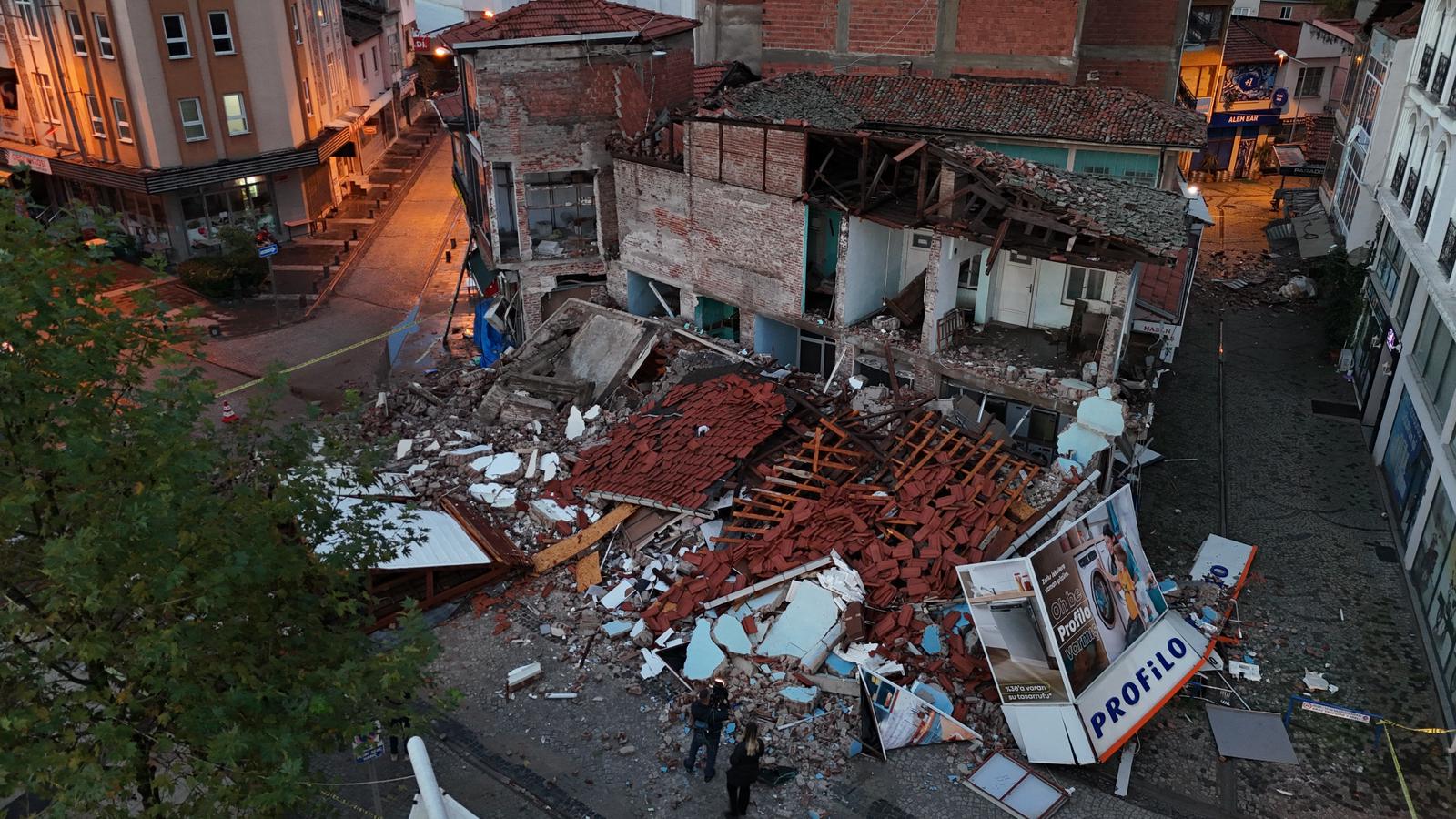Bakan Memişoğlu: Balıkesir'deki depremde yaralanan 26 kişi taburcu edildi