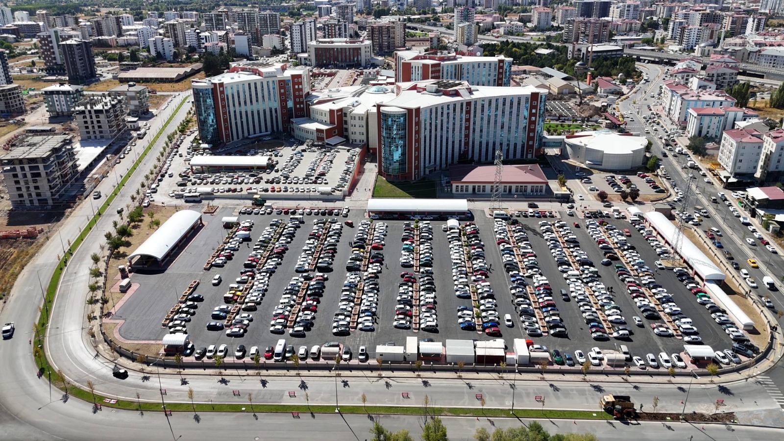 Hastane otoparkı yenilendi