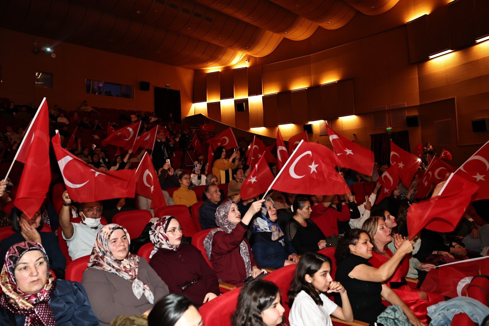Sivas'ta Cumhuriyet konserine yoğun ilgi