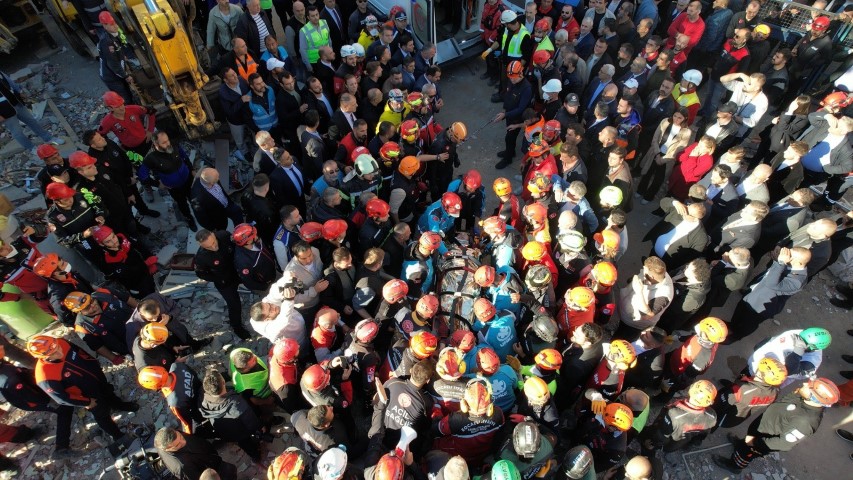 Gebze'de iki can kaybı var, bir kişi sağ çıkarıldı