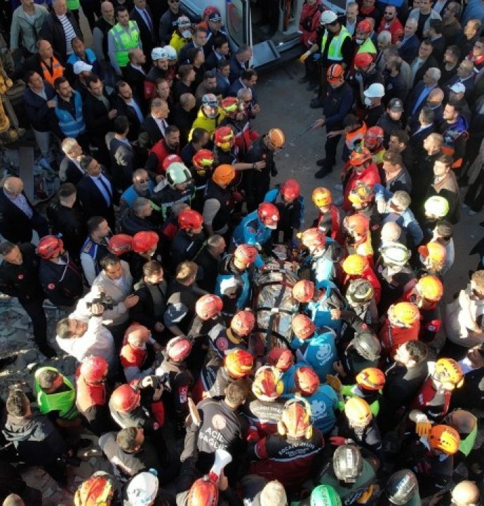 Gebze'de iki can kaybı var, bir kişi sağ çıkarıldı