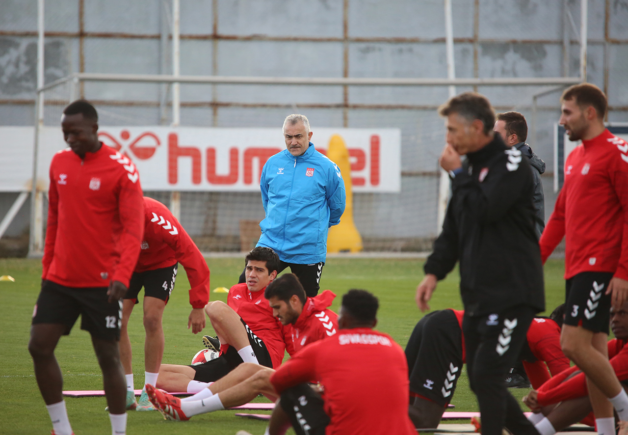 Mehmet Altıparmak yönetiminde ilk idman