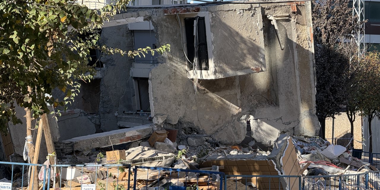 Gebze'de çöken binanın enkazı savcıların incelemesi sonrası kaldırılacak