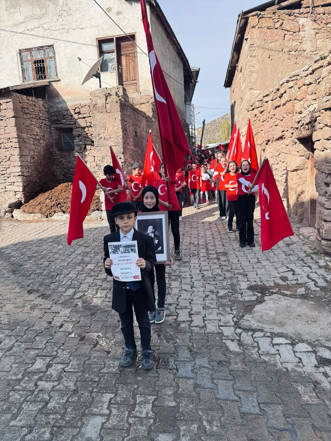 Sivas'ta Gaziköy Sokaklarında "Cumhuriyet" Nidaları Yankılandı!