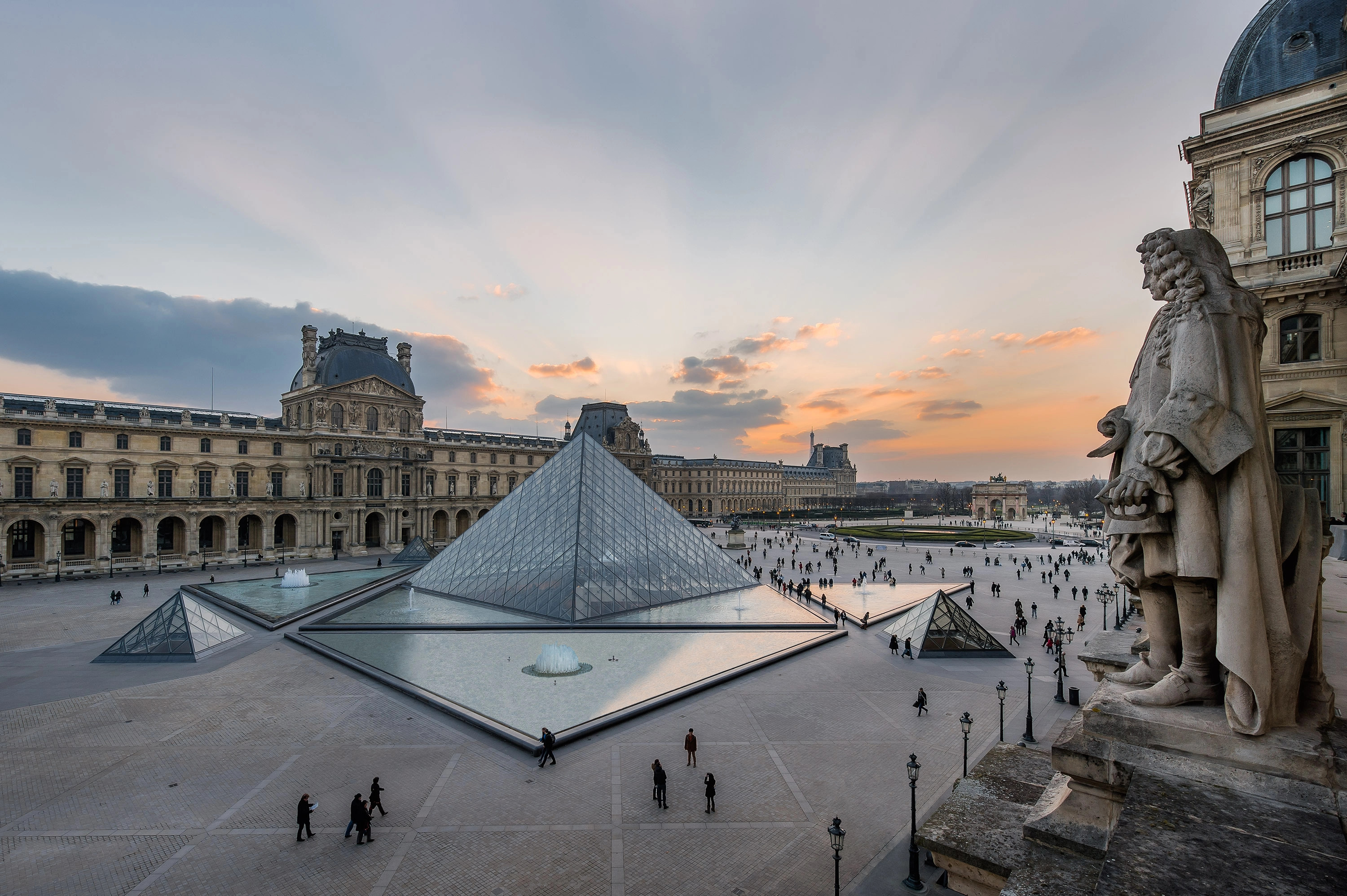 Louvre soygununda 5 yeni şüpheli gözaltına alındı