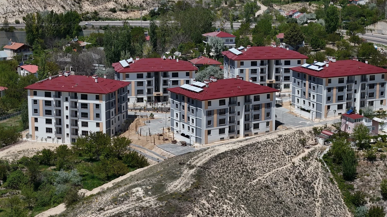 Gürün'de deprem konutları bugün teslim edilecek!