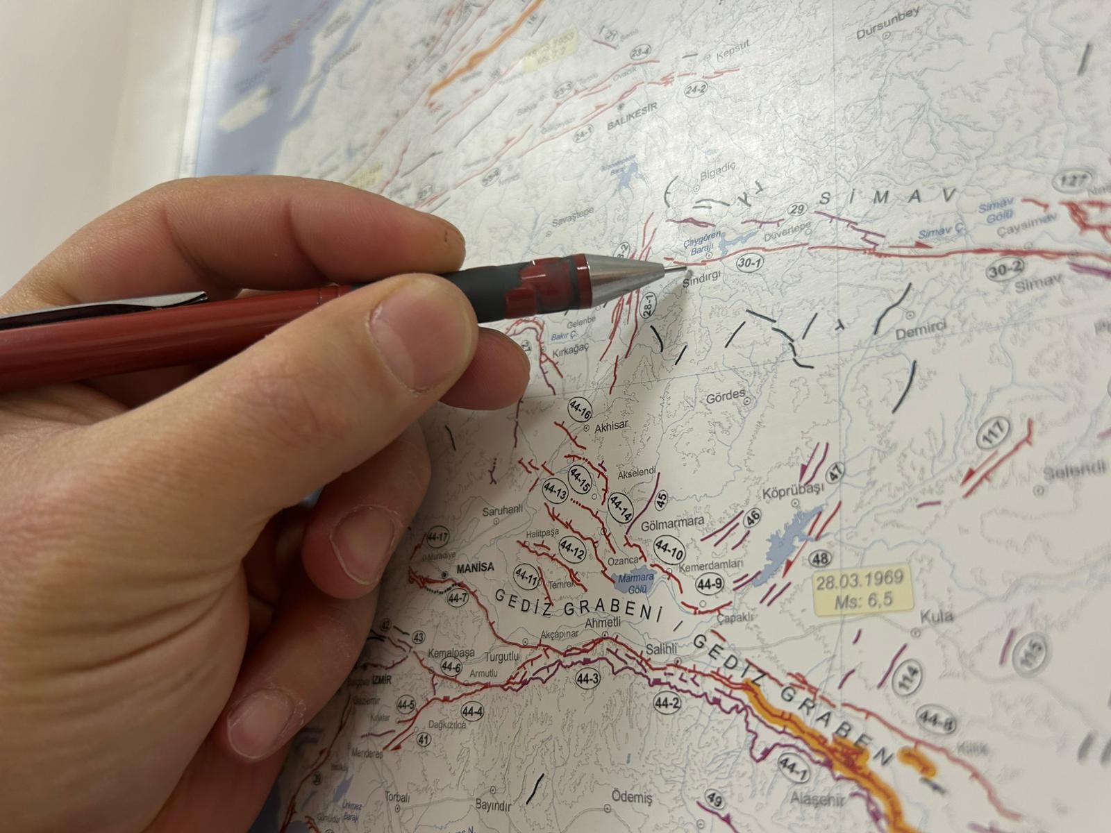 SCÜ'lü akademisyen de çalışmalara katıldı!  "Deprem fırtınası"  araştırılıyor