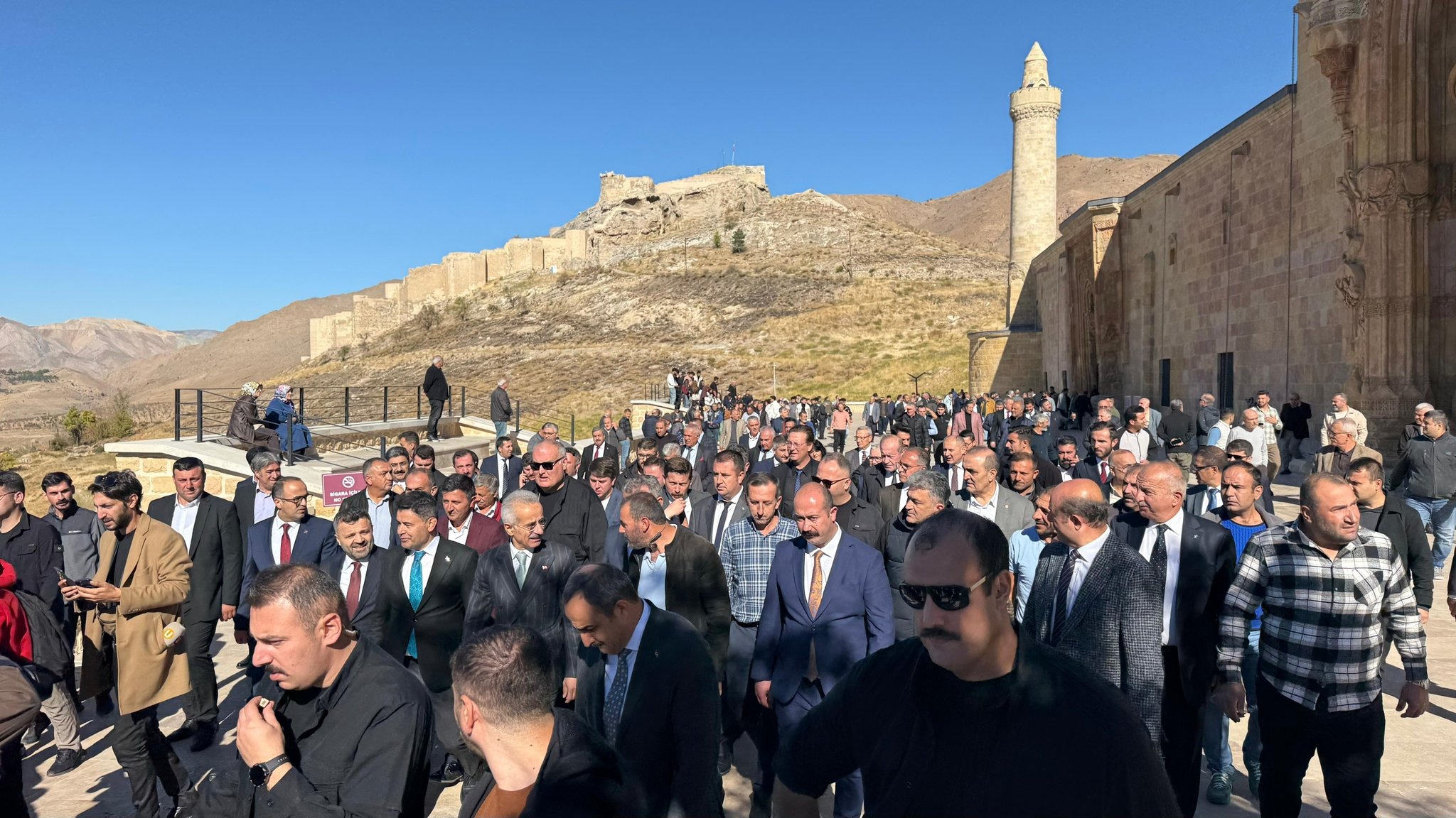 Bakan Uraloğlu'ndan Divriği Ulu Camii'ne ziyaret