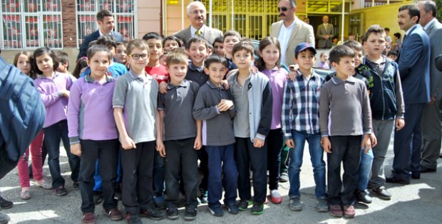 11 Yetimi Kardeş Edindiler