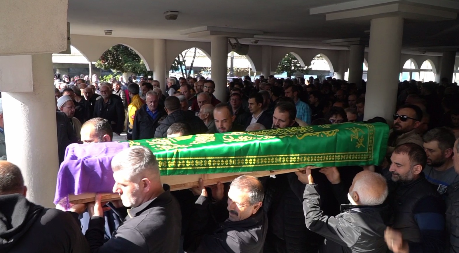 Yaya geçidinde kamyonetin çarptığı sağlık personeli toprağa verildi