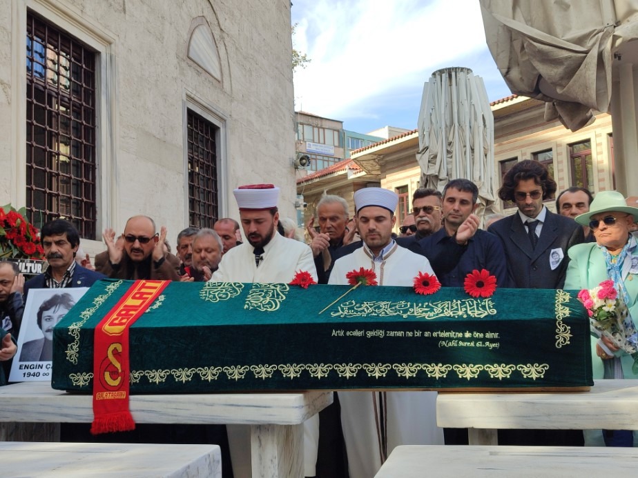 Engin Çağlar son yolculuğuna uğurlandı