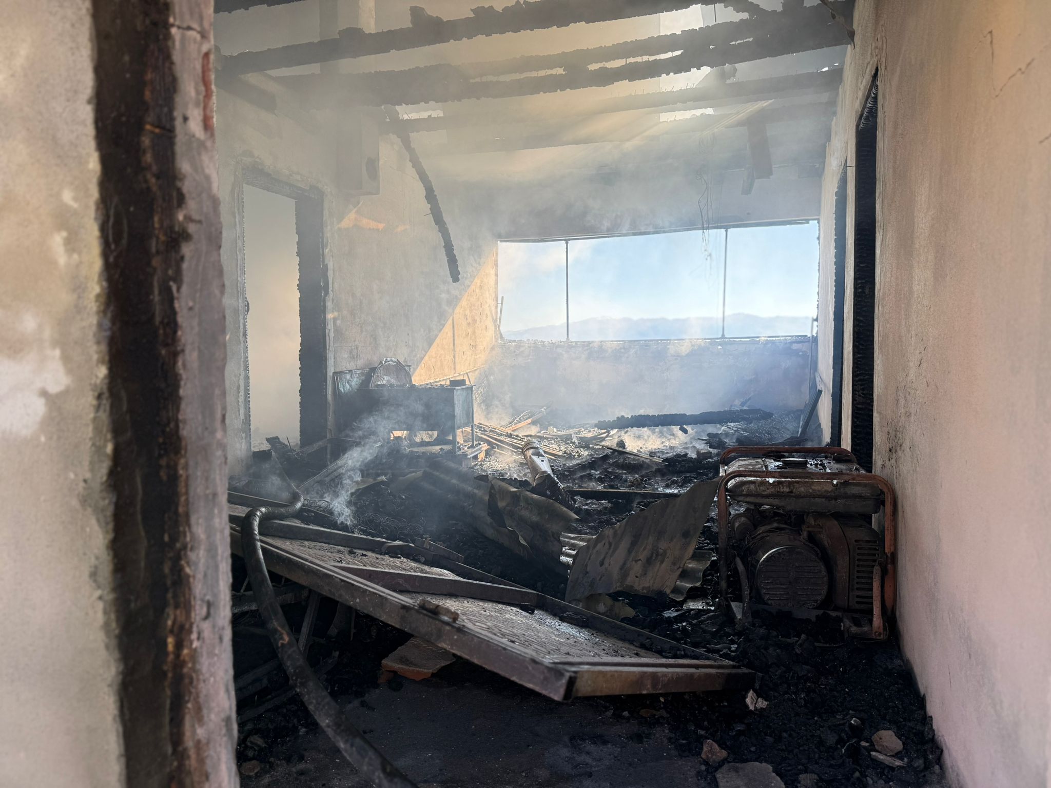 Sivas'ta yanan ev kullanılmaz hale geldi