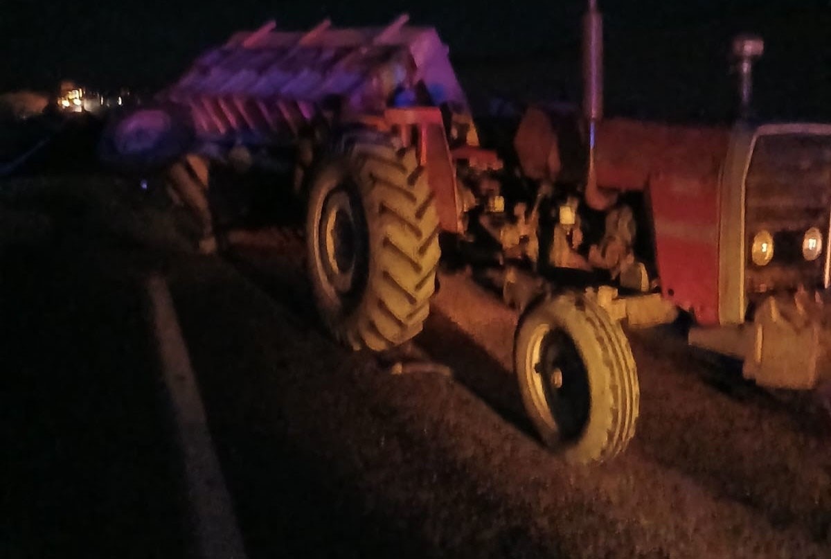 Sivas yolunda otomobil ile traktör çarpıştı!