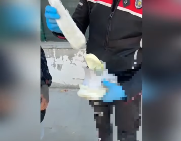 Sivas istikametinde durdurulan araçta 92,38 gram esrar ele geçirildi