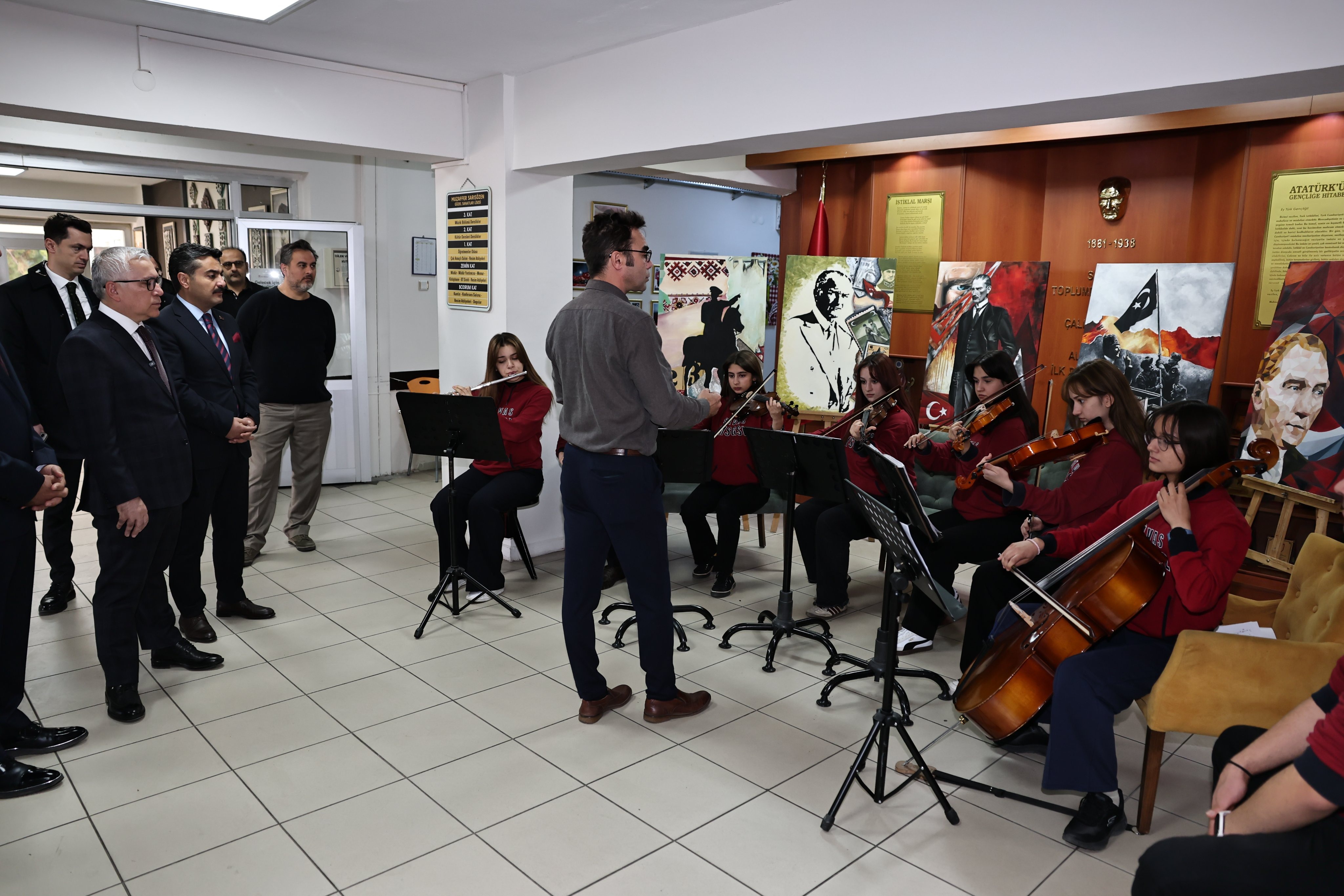 Sivas Valisi Yılmaz Şimşek: “Sanatla büyüyen gençlerimiz gurur kaynağımız”