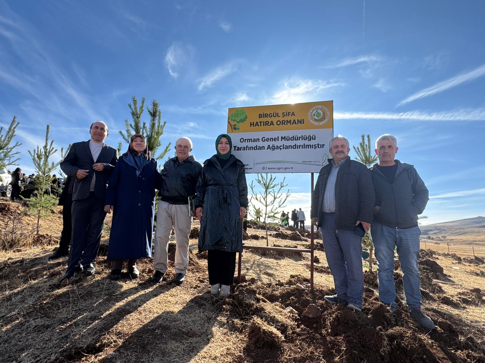 Ablası adına fidan diktiler