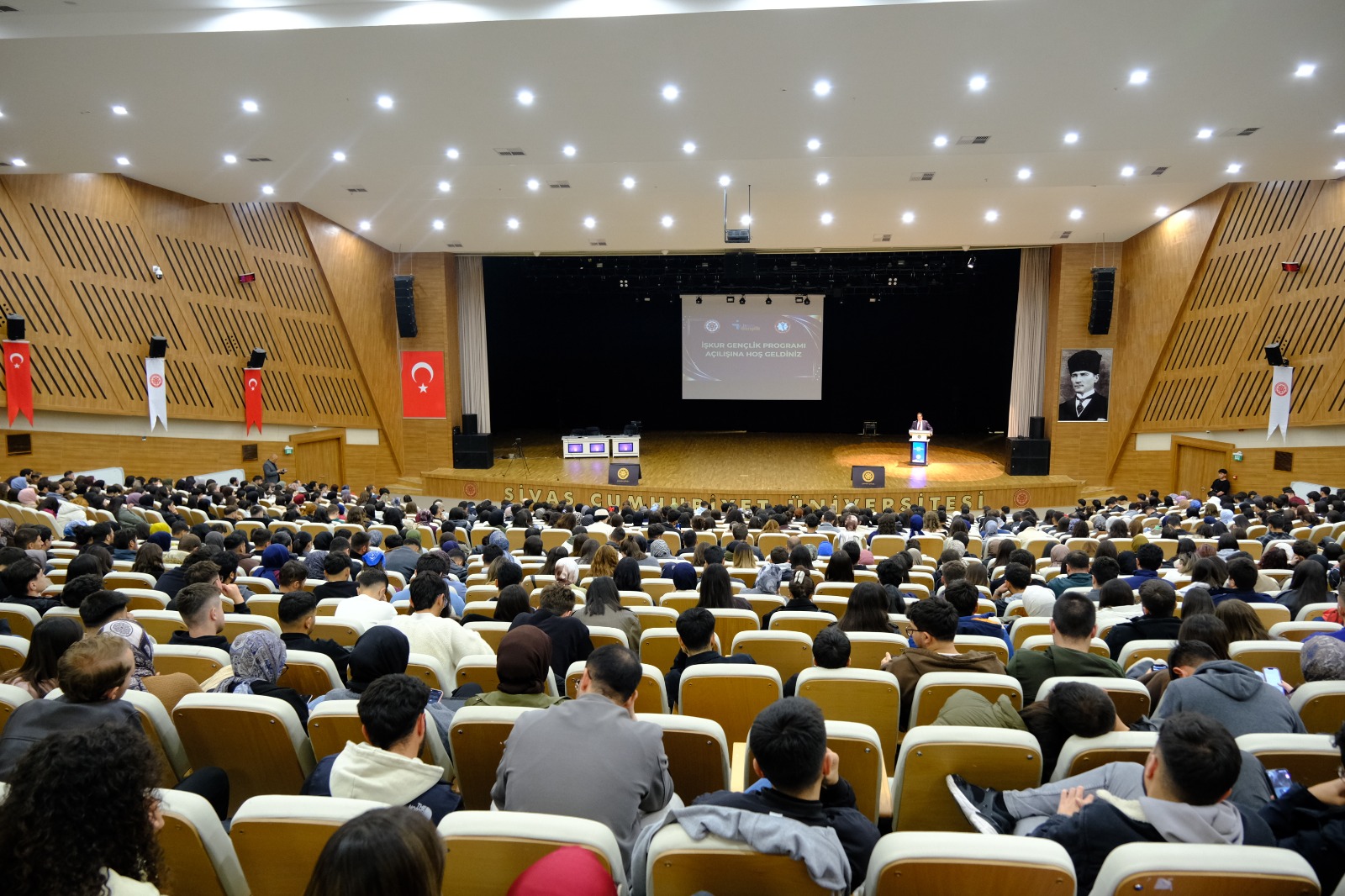 Sivas'ta  bin 777 öğrenci iş başı yaptı!