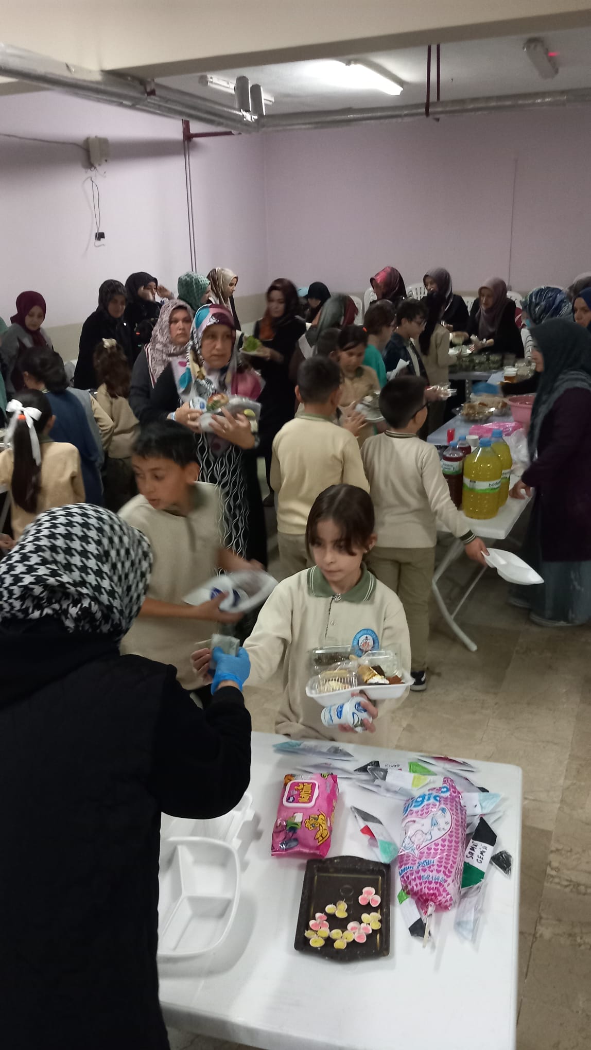 Sivas'ta öğrenciler Gazze yararına kermes düzenledi