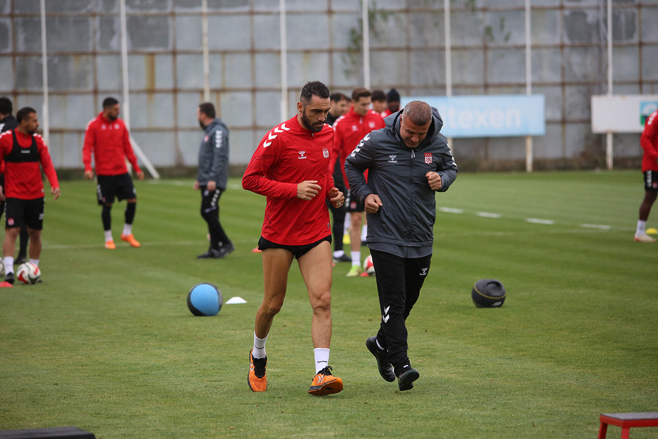 Sivasspor'da Kaptan Uğur Çiftçi, sahalara dönüyor