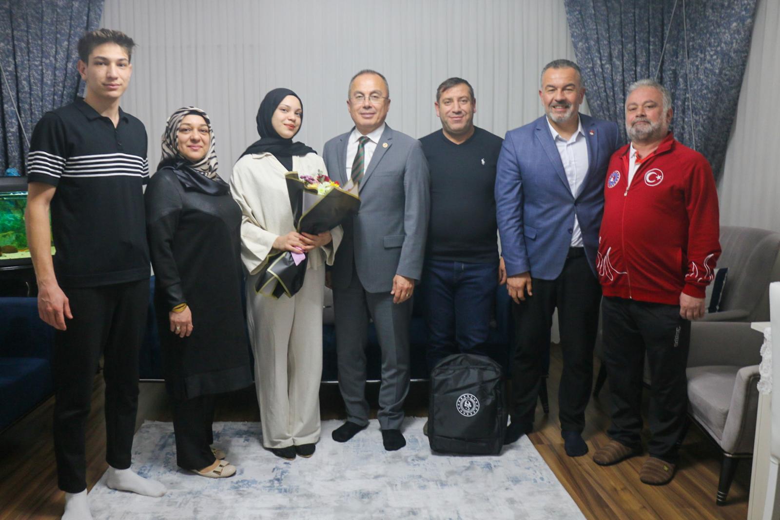 Sivaslı şampiyona tebrik yağmuru