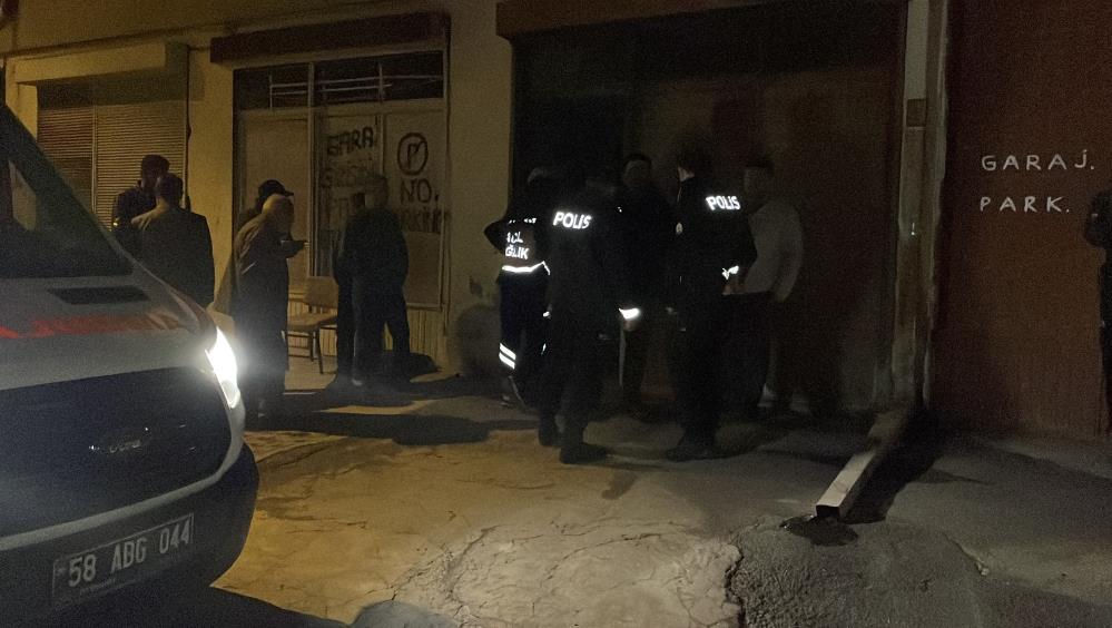 Garajda otomobilin içerisinde ölü bulundu!
