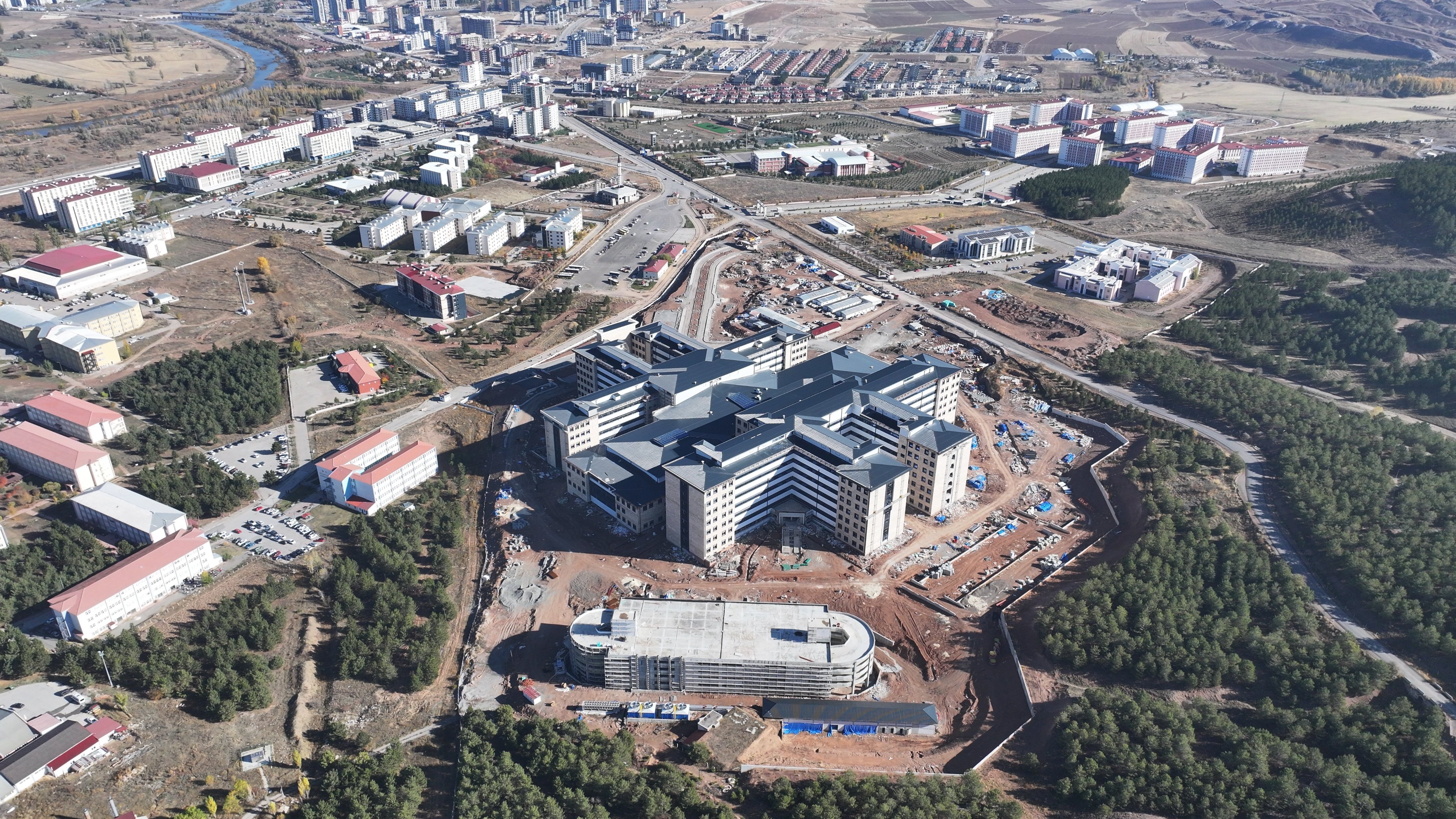 Sivas'ta hastane incelemeleri sürüyor! Tarih veren yok