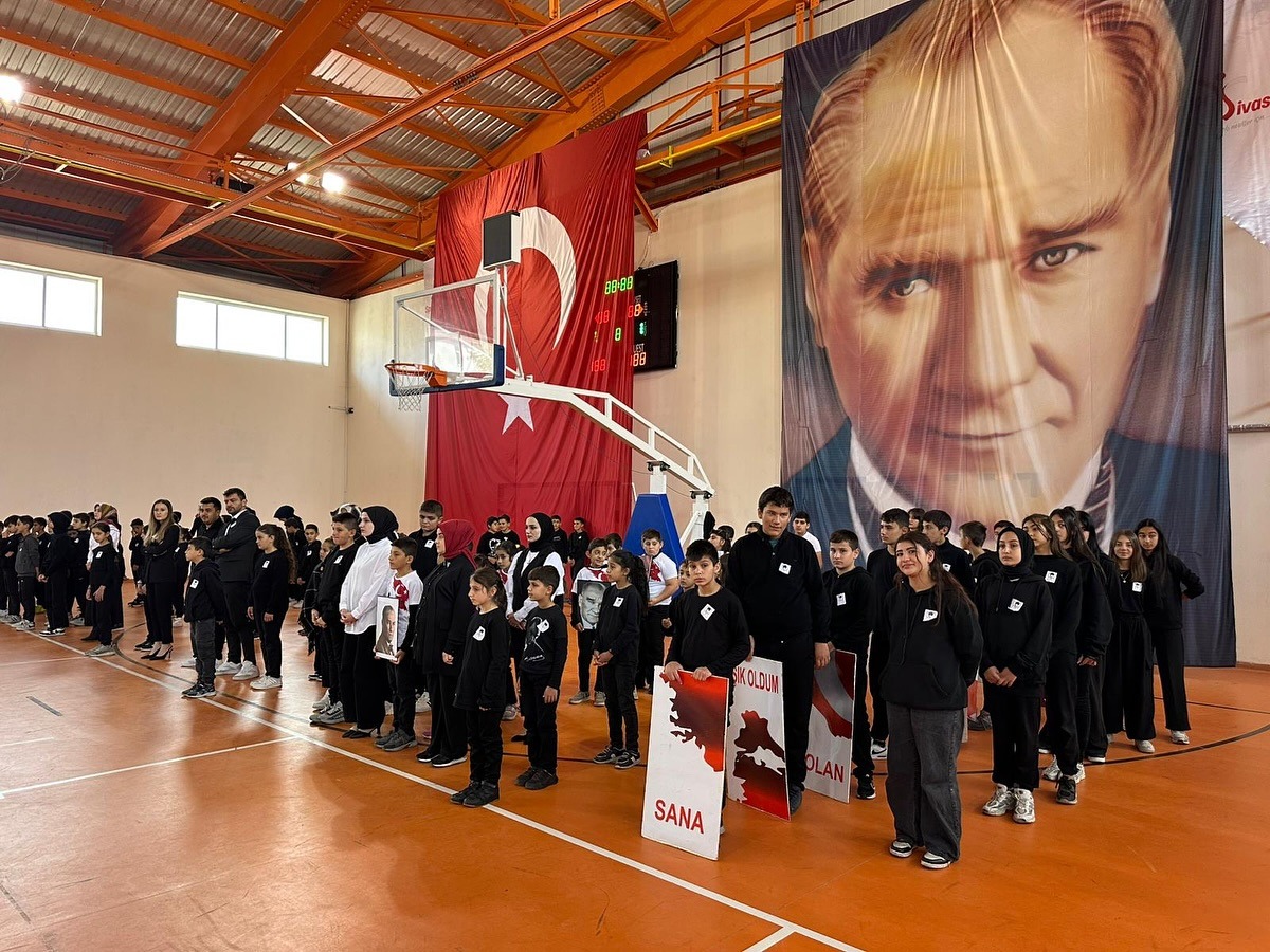 Koyulhisar’da 10 Kasım Atatürk’ü Anma Programı düzenlendi