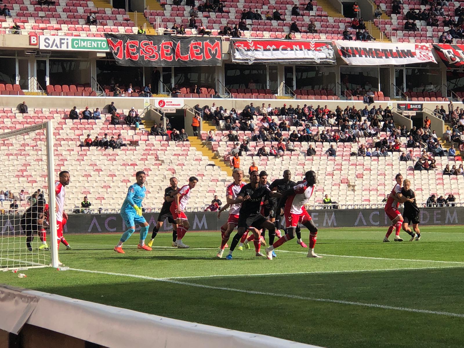 Sivas'ta ilk yarı eşitlikle bitti