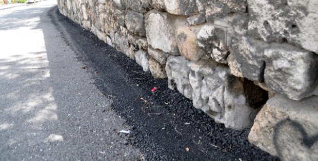 Tarihi Taşlar Tahrip Oluyor