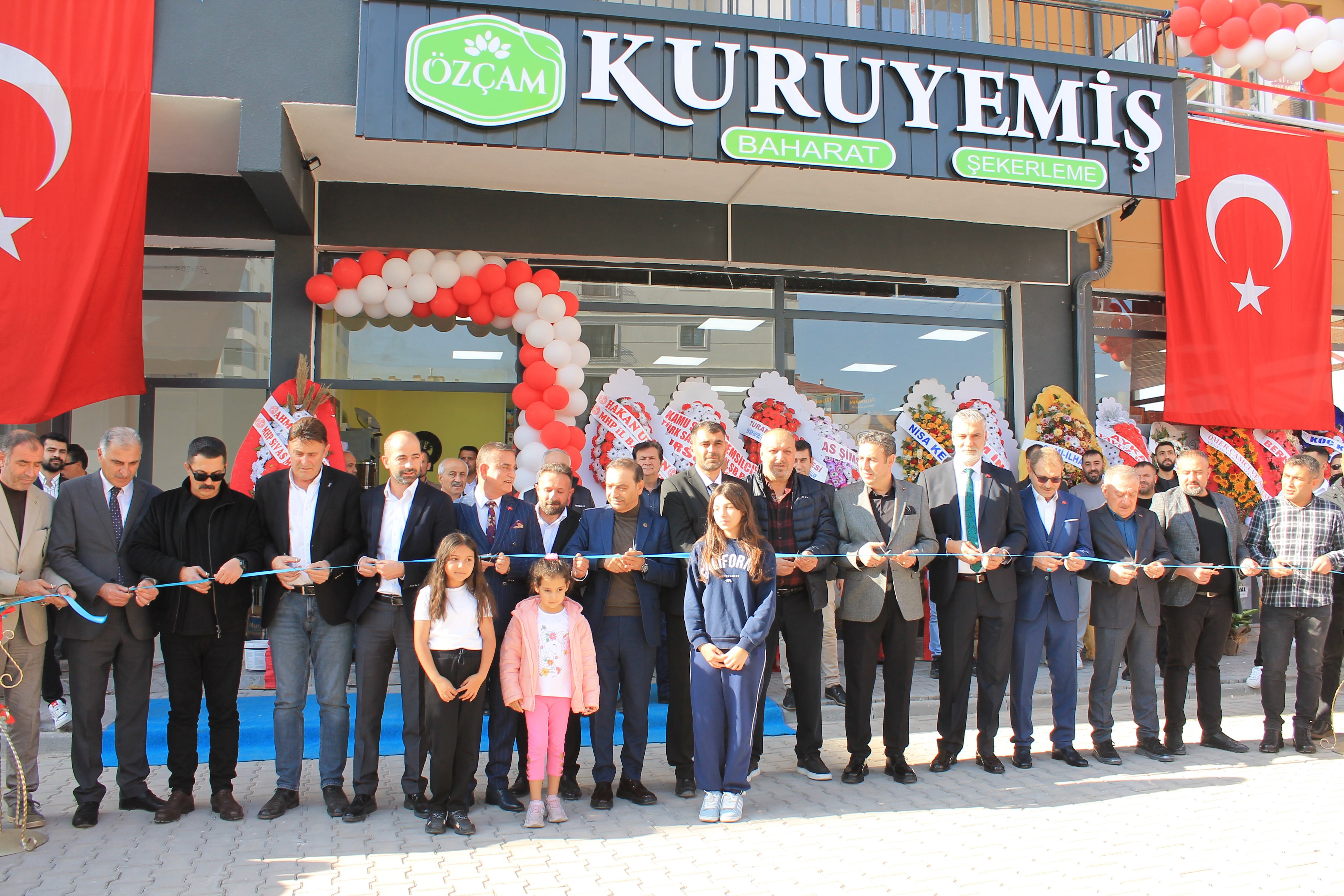 Özçam Kuruyemiş dualarla hizmete açıldı