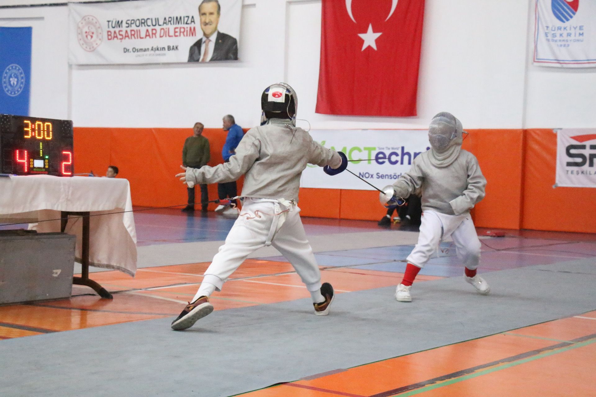 Sivas'ta 170 sporcu pistte ter döktü