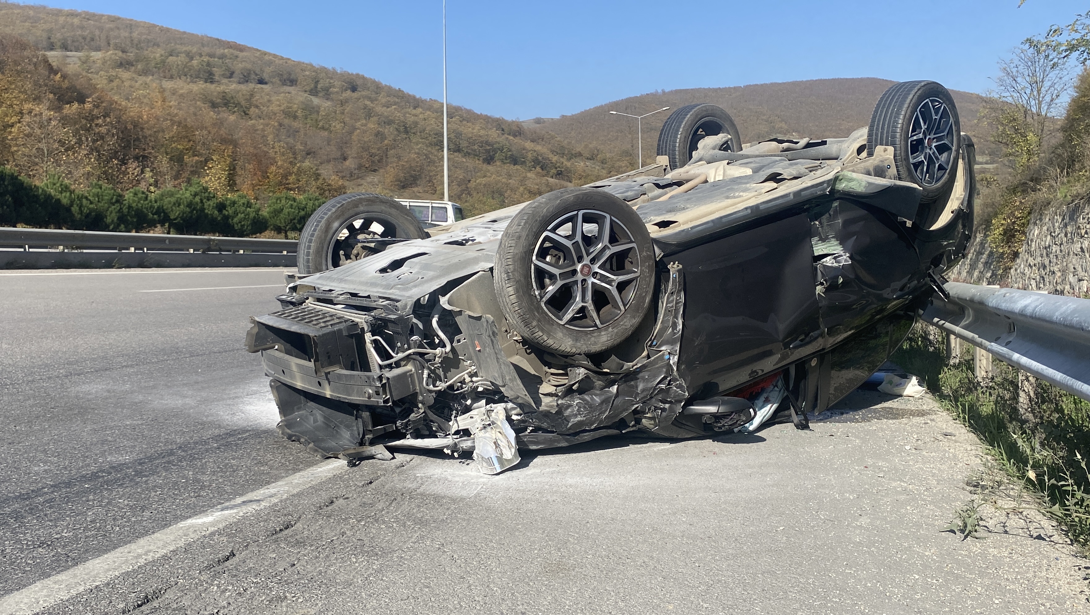 3 araç kazaya karıştı; 4 yaralı