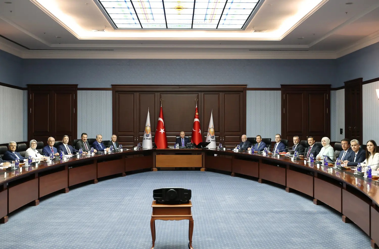 AK Parti'de MYK başladı