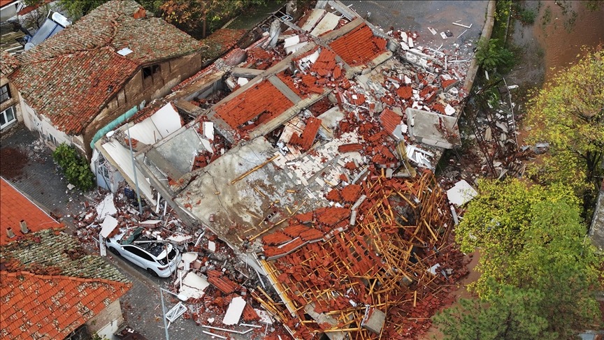 Sındırgı’da Üç Ayda Bir Yıllık Sarsıntı!