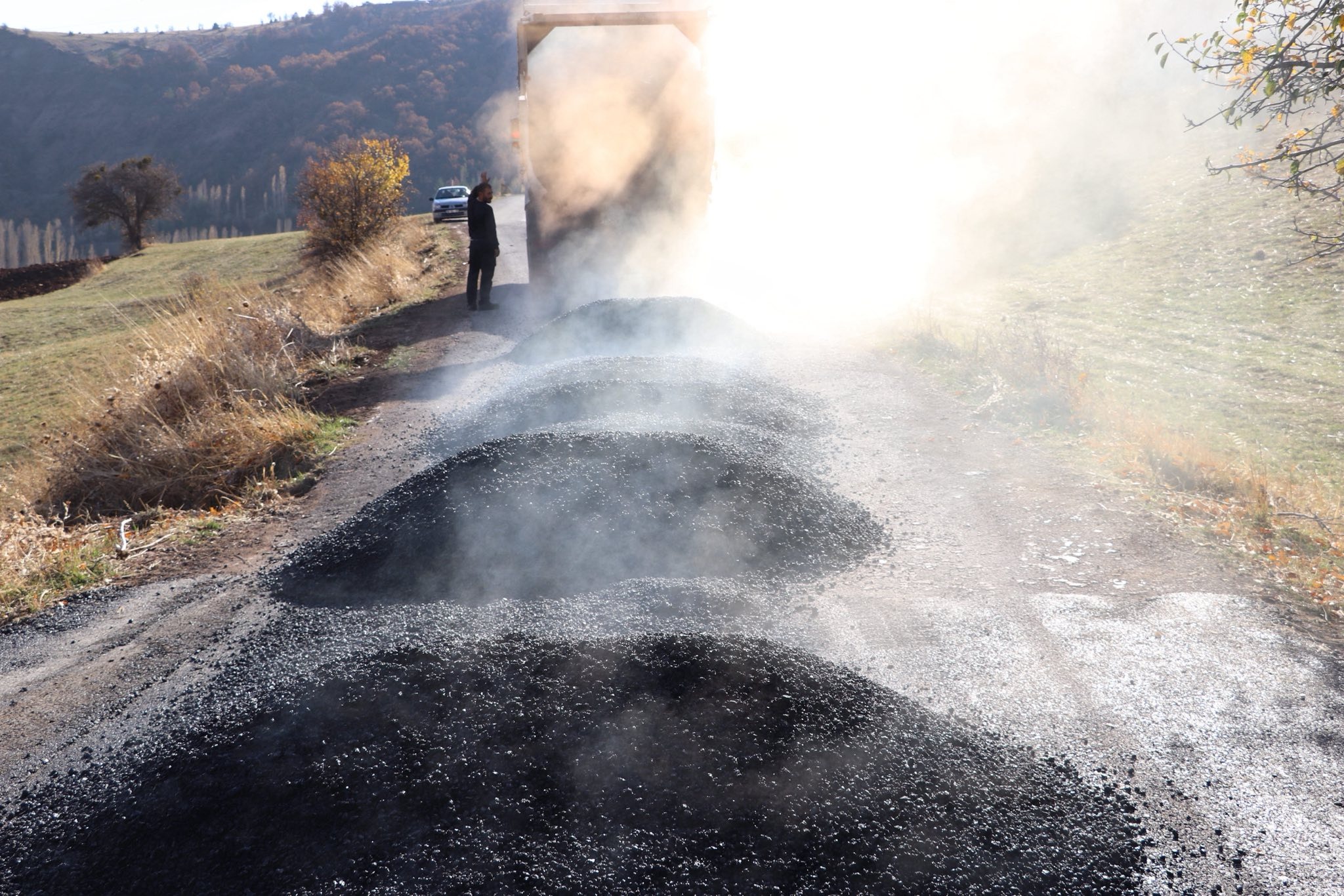 Suşehri’nde Grup Yolu Asfalt Çalışmaları Devam Ediyor