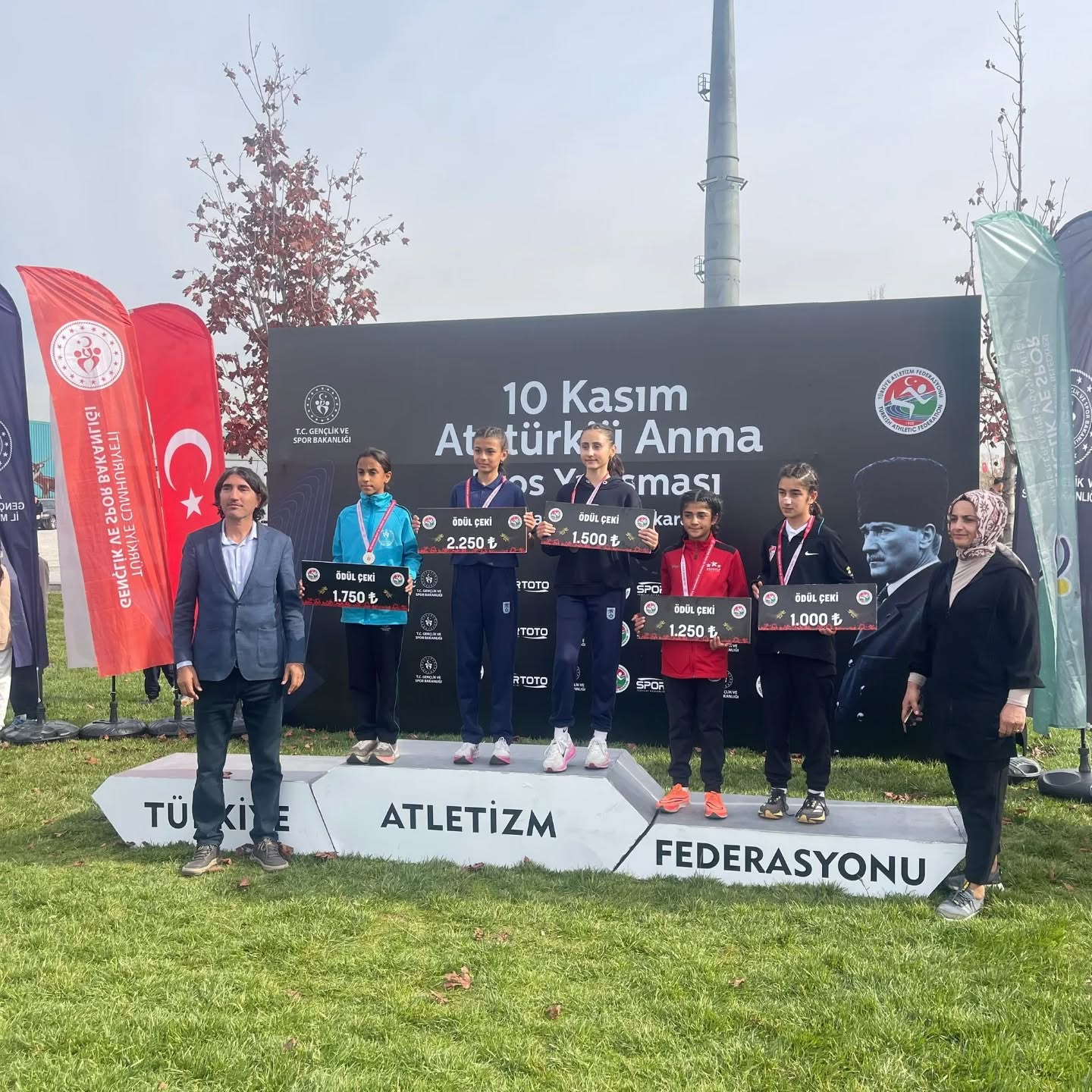 Sivaslı atletlerden çifte başarı