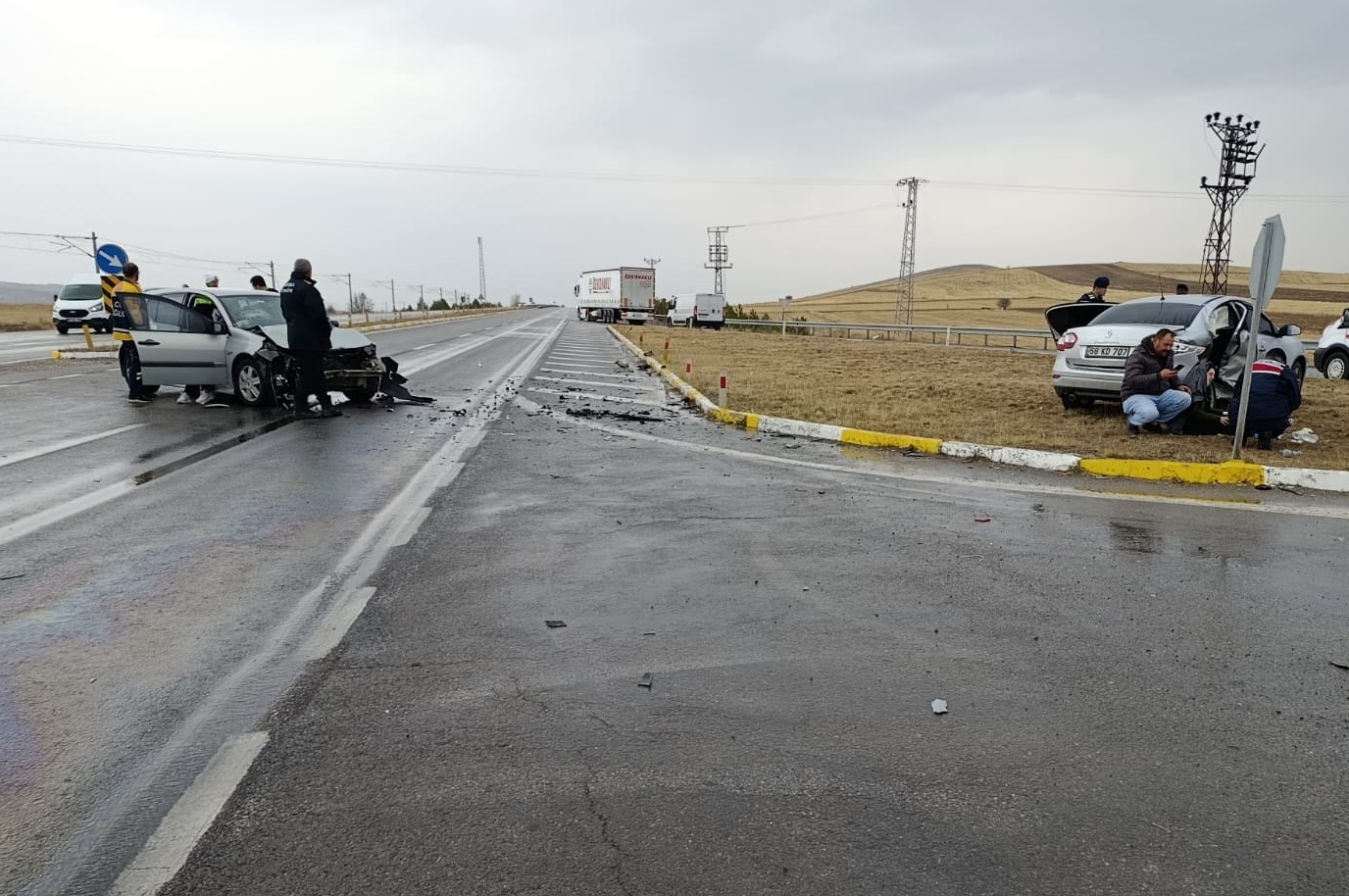 Sivas'ta iki aracın karıştığı kazada 1 kişi öldü