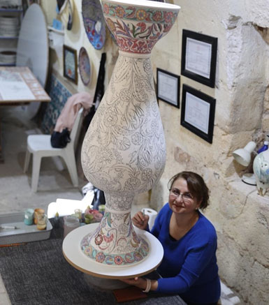 Tarihi konak, çini ustalarına atölye oldu