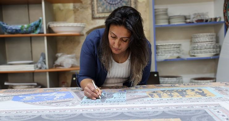 Tarihi konak, çini ustalarına atölye oldu