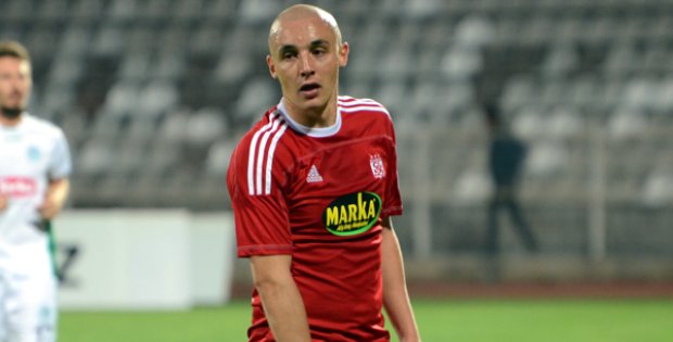 Aatif Geride Kaldı