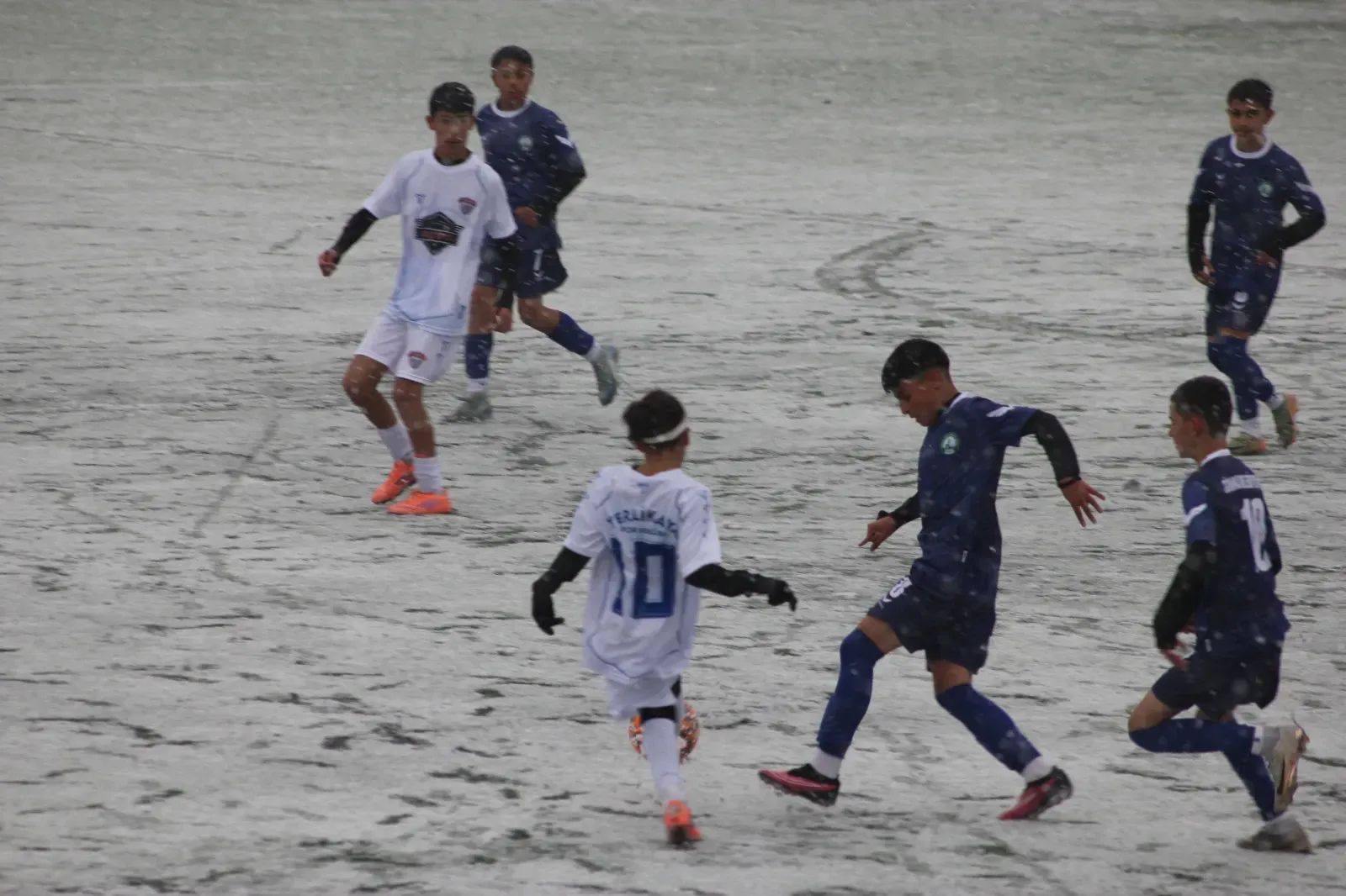 Karla kaplı sahada gelen şampiyonluk