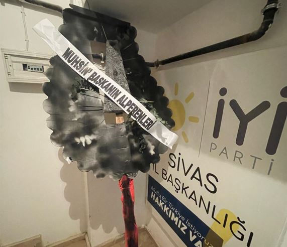 Karasu’nun Sözleri Sivas’ta Kriz Yarattı: Alperenlerden Siyah Çelenkli Tepki