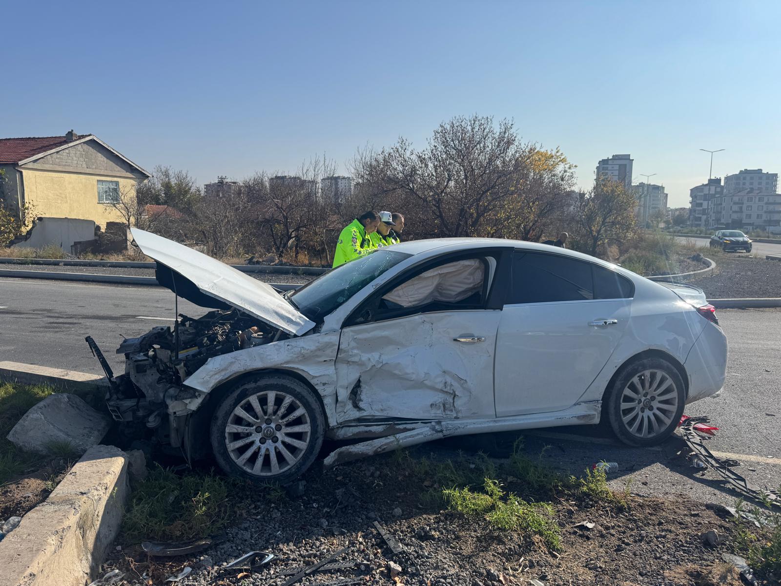 İki otomobilin çarpıştığı kazada 5 kişi yaralandı