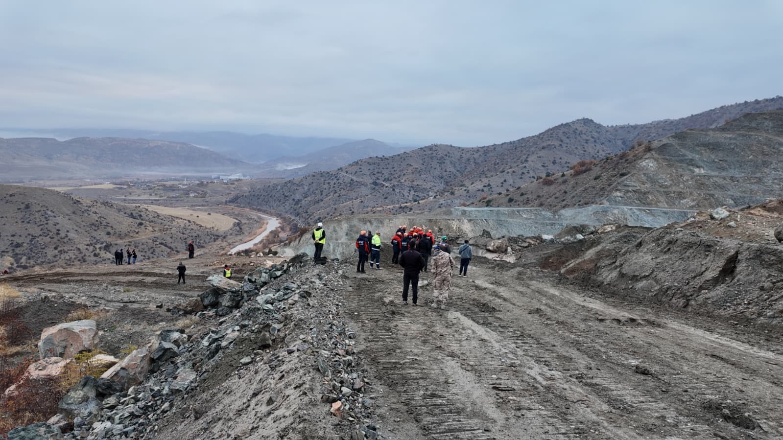 Sivas'ta maden ocağında meydana gelen göçükte arama çalışmaları sürüyor