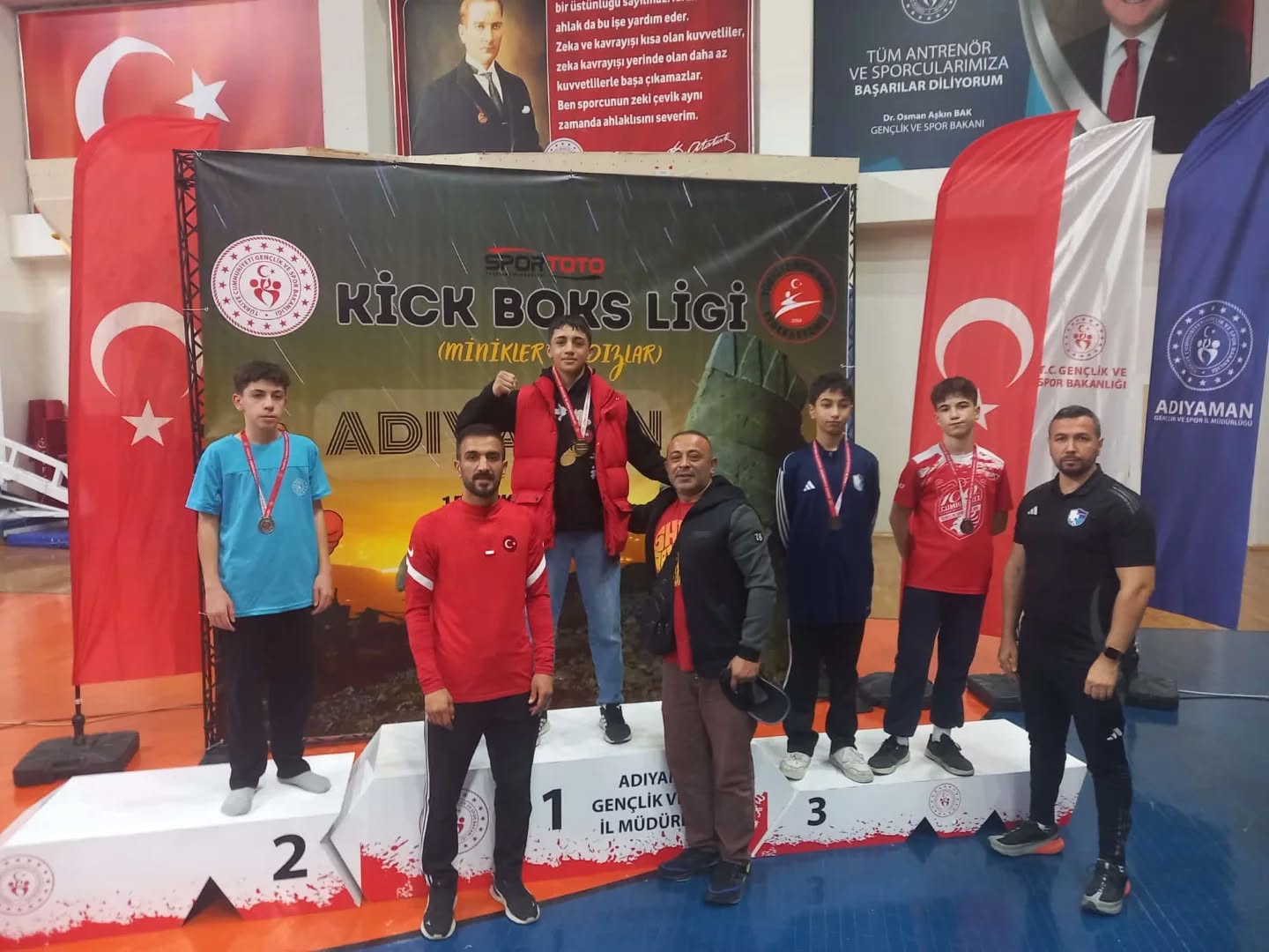 Sivaslı Kick Boksçular 3 altınla döndü