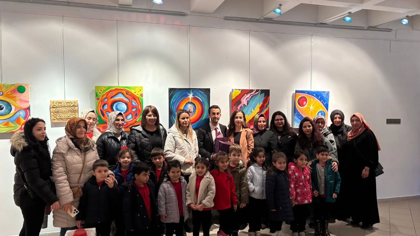 Sanatseverlerle buluştu