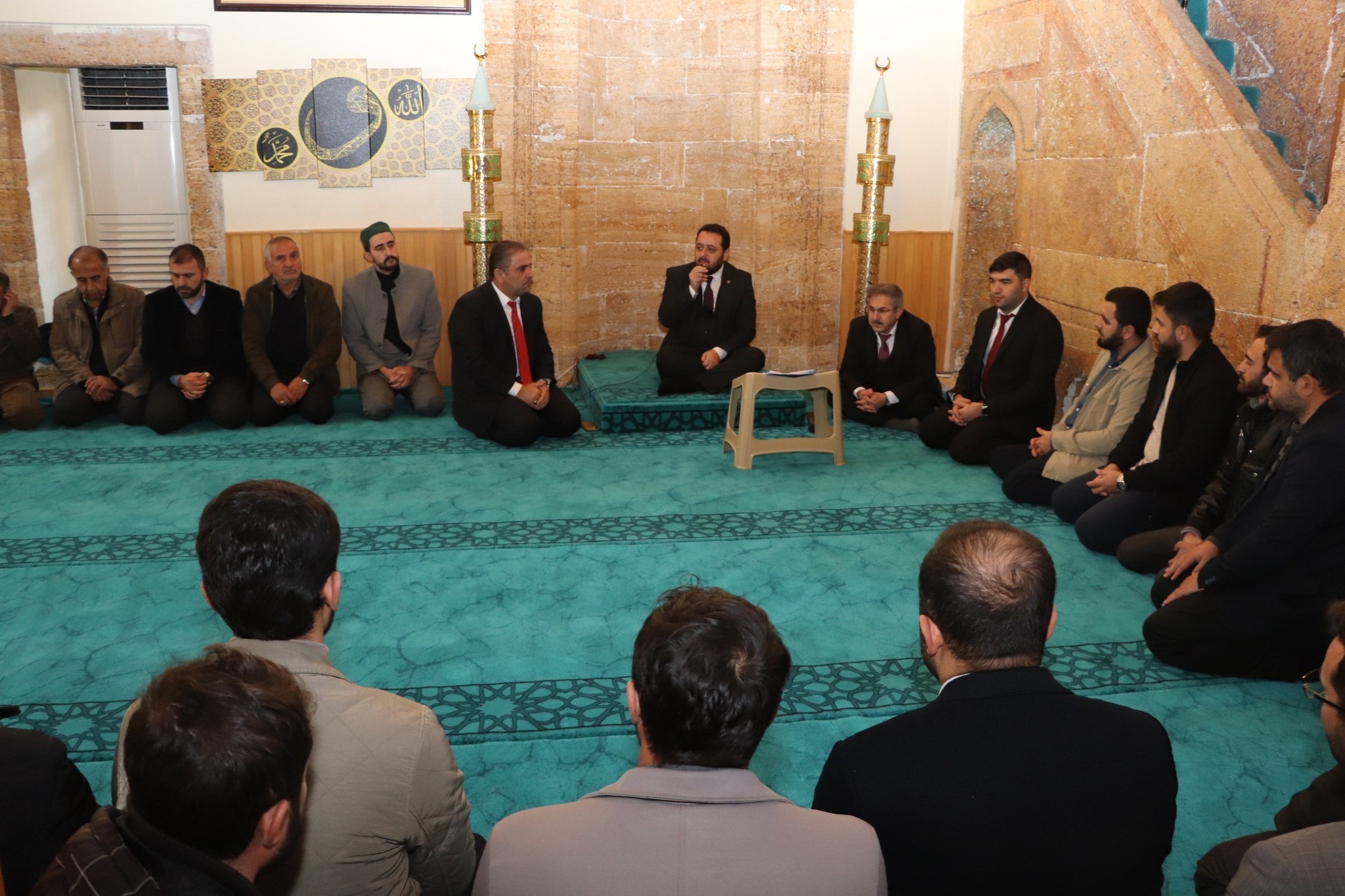 Din görevlileri topluma örnek olmalıdır