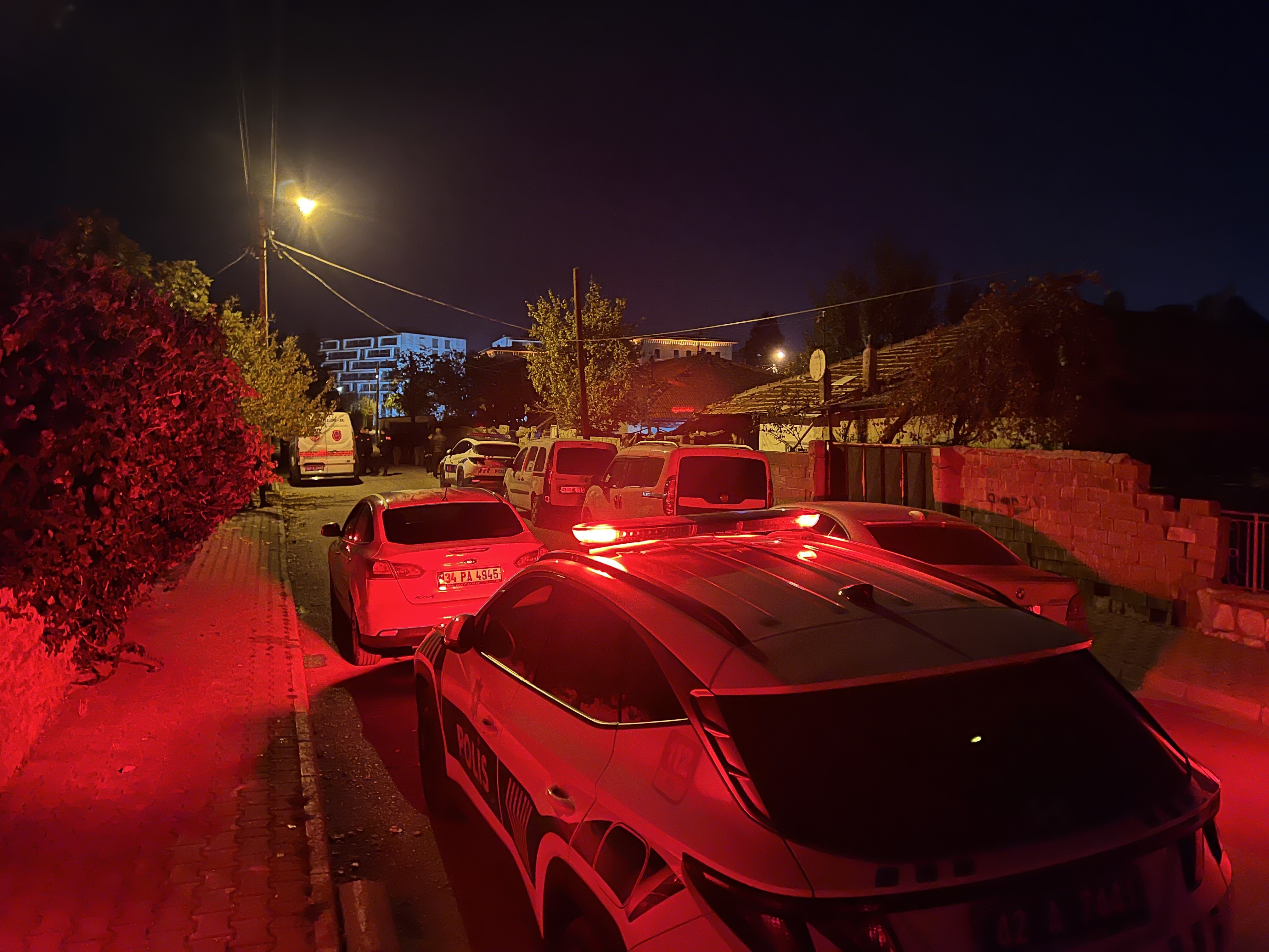 Annesini darp ettiği için babasını öldürdü