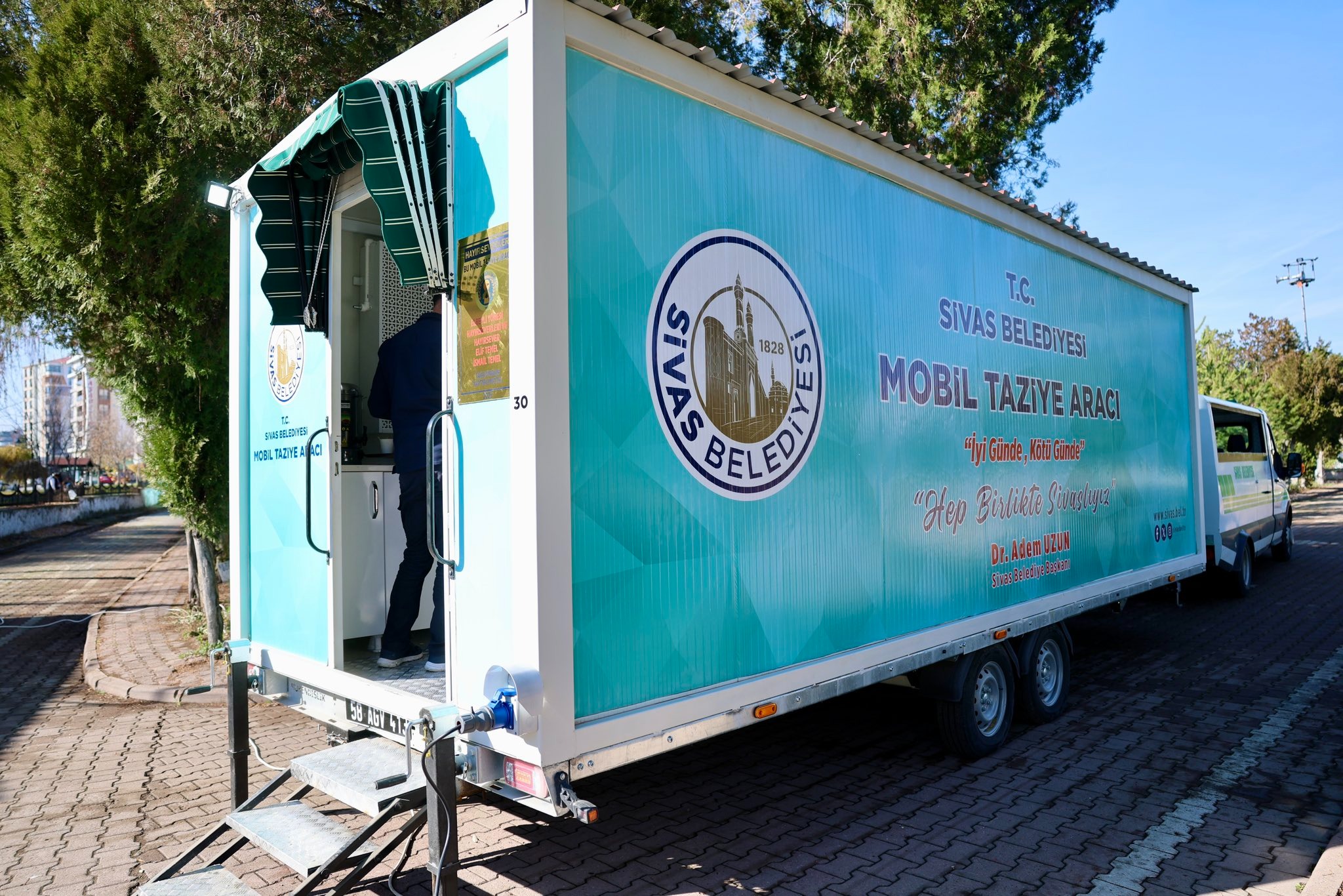 Elbeyli Derneğinden Sivas Belediyesine Taziye Aracı Bağışı