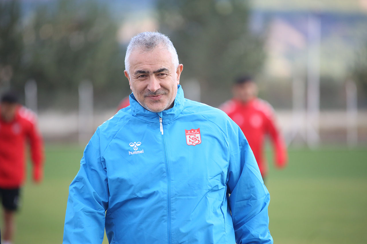 Sivasspor Teknik Direktörü Mehmet Altıparmak: “Avantaj Görmüyorum”